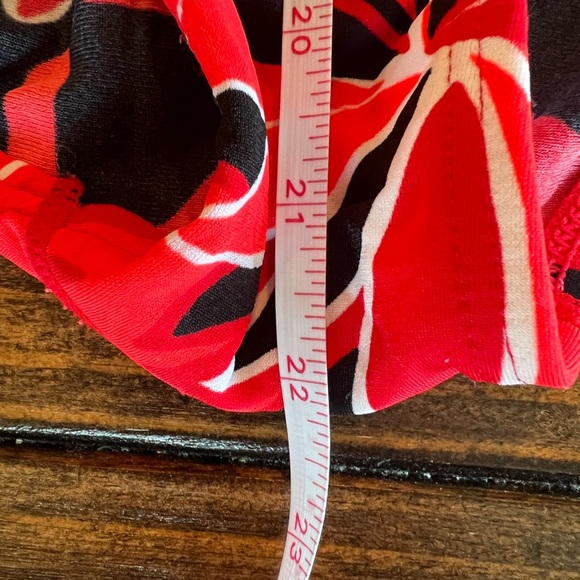 Tyr Durafast one-piece swimsuit, swimming, Red and Black Floral Swimsuit, EUC - Picture 4 of 6